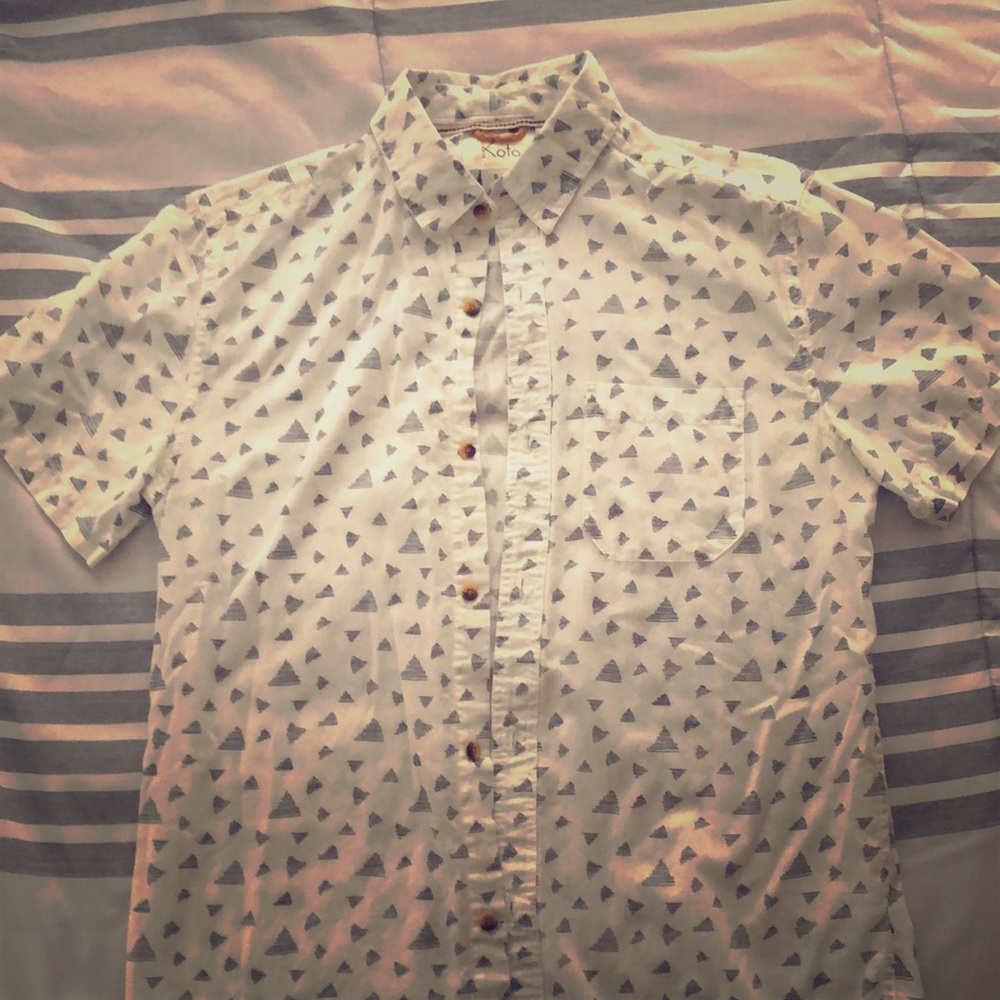 Short Sleeved Patterned Button-Up
